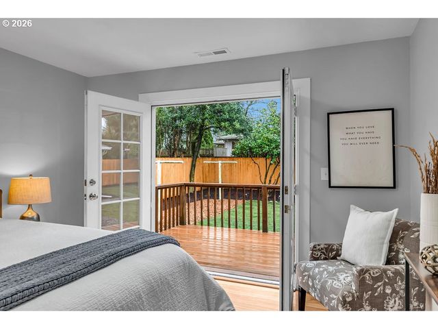 8730 Ne DAVIS St, Portland, OR 97220