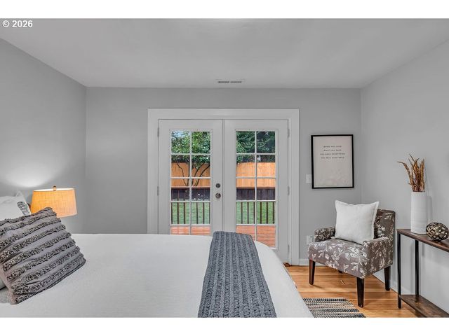 8730 Ne DAVIS St, Portland, OR 97220