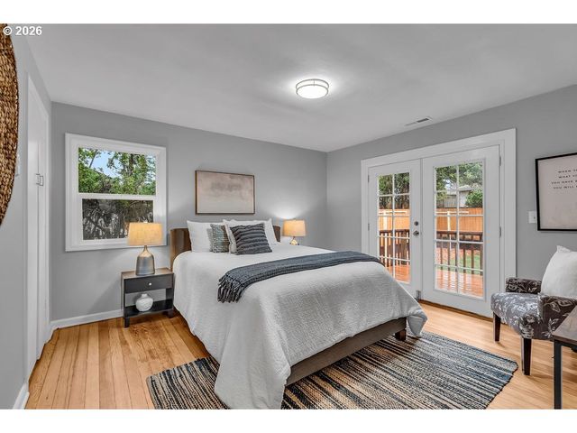 8730 Ne DAVIS St, Portland, OR 97220