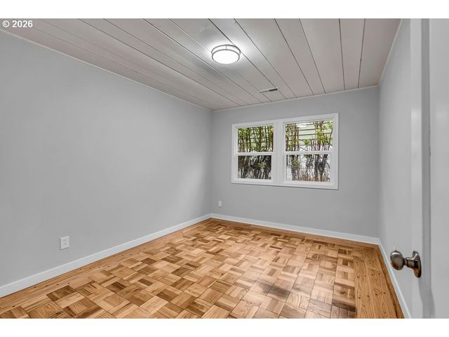 8730 Ne DAVIS St, Portland, OR 97220