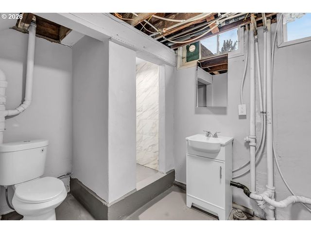 8730 Ne DAVIS St, Portland, OR 97220