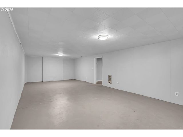 8730 Ne DAVIS St, Portland, OR 97220