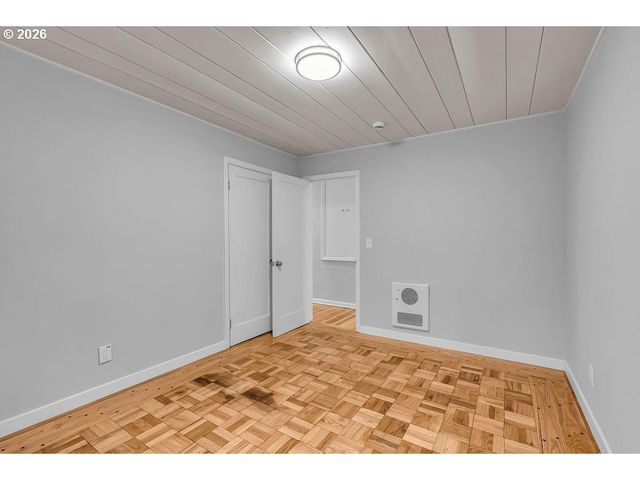 8730 Ne DAVIS St, Portland, OR 97220