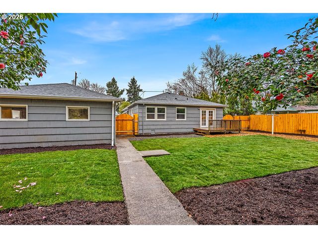 8730 Ne DAVIS St, Portland, OR 97220