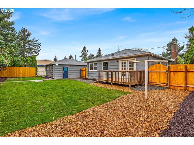 8730 Ne DAVIS St, Portland, OR 97220