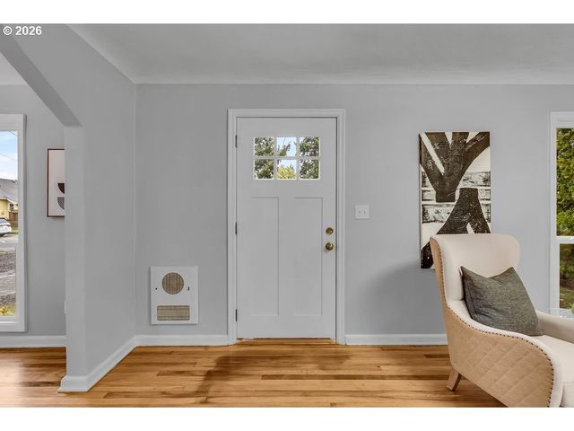 8730 Ne DAVIS St, Portland, OR 97220