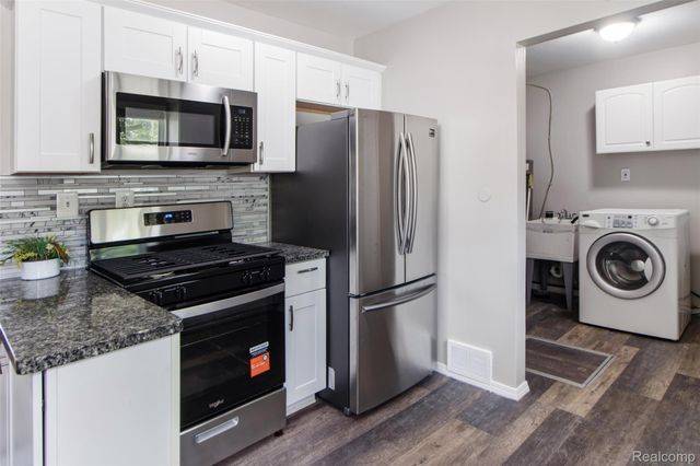 15768 Wendy Street, Taylor, MI 48180