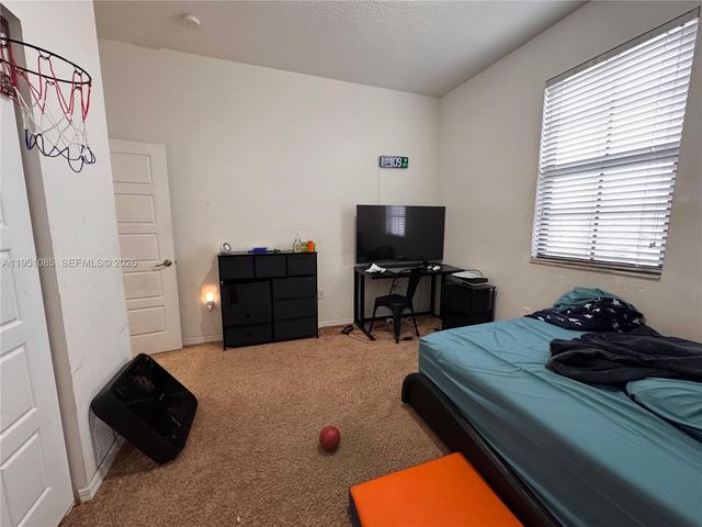 772 NE 191st Ter 772, Miami, FL 33179