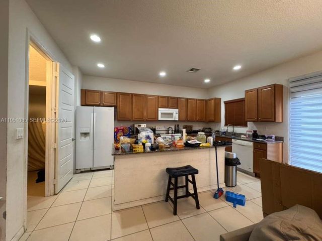 772 NE 191st Ter 772, Miami, FL 33179