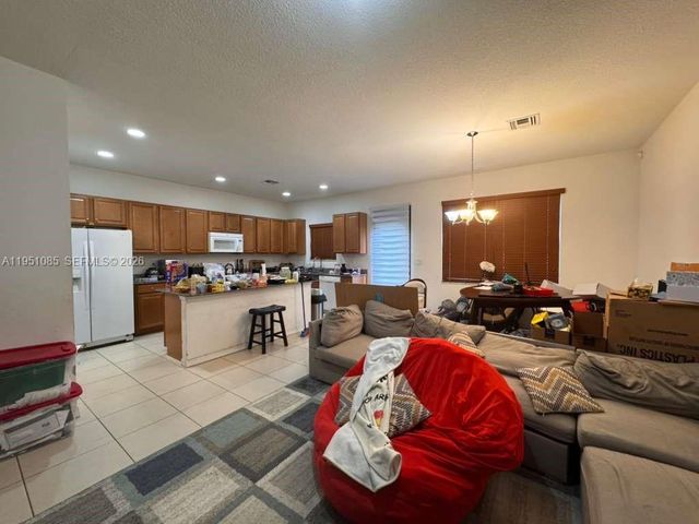 772 NE 191st Ter 772, Miami, FL 33179