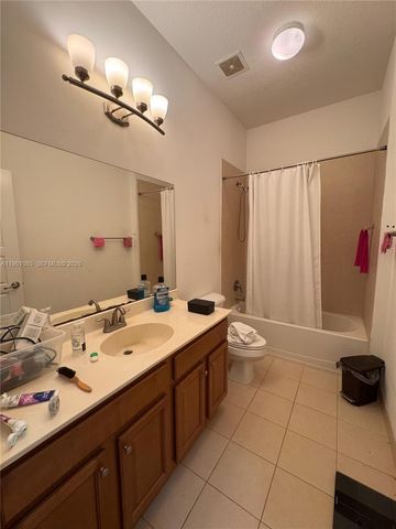 772 NE 191st Ter 772, Miami, FL 33179