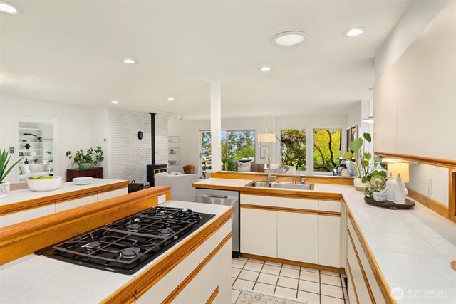 10700 NE Broomgerrie Road, Bainbridge Island, WA 98110
