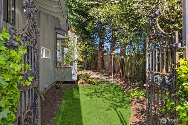 10700 NE Broomgerrie Road, Bainbridge Island, WA 98110