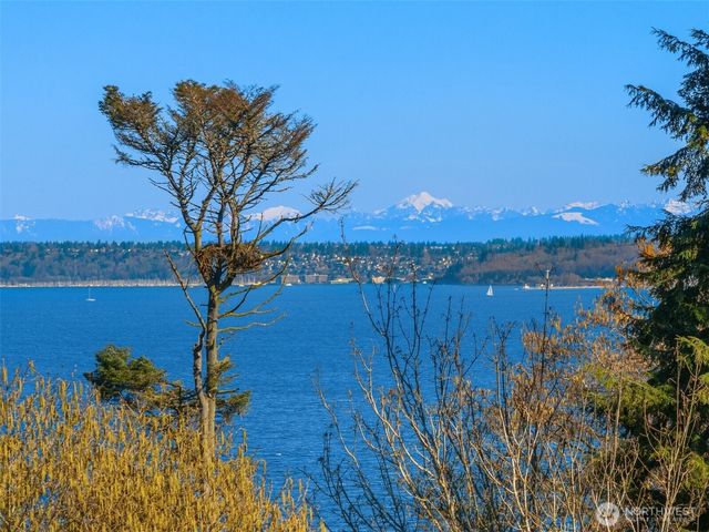 10700 NE Broomgerrie Road, Bainbridge Island, WA 98110