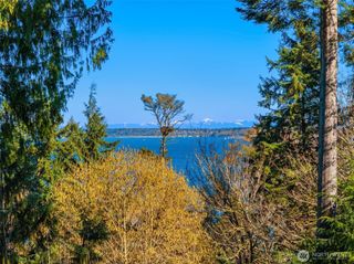 10700 NE Broomgerrie Road, Bainbridge Island, WA 98110