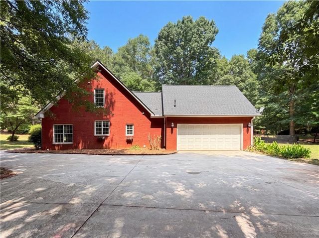 346 Carnation Drive, Social Circle, GA 30025