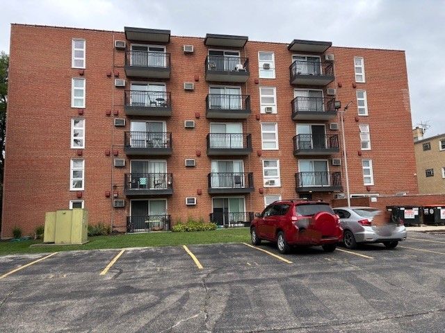 6490 N NORTHWEST Highway 3F, Chicago, IL 60631