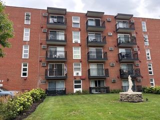 6490 N NORTHWEST Highway 3F, Chicago, IL 60631
