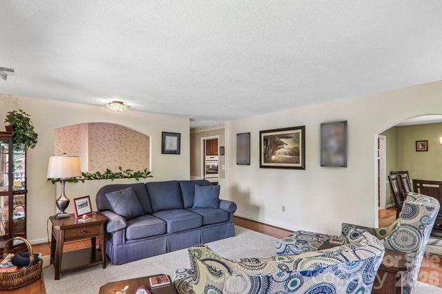 57 Chateau Place, Waynesville, NC 28786