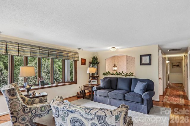 57 Chateau Place, Waynesville, NC 28786