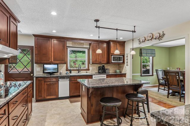 57 Chateau Place, Waynesville, NC 28786