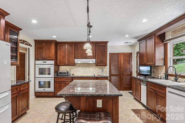 57 Chateau Place, Waynesville, NC 28786