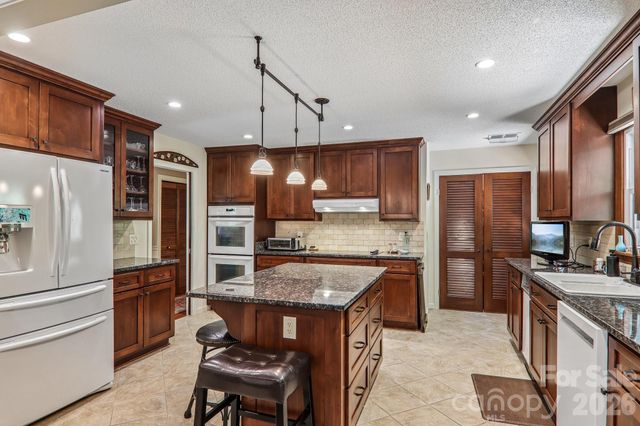 57 Chateau Place, Waynesville, NC 28786