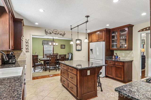 57 Chateau Place, Waynesville, NC 28786