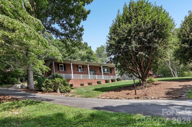 57 Chateau Place, Waynesville, NC 28786