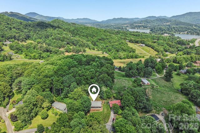 57 Chateau Place, Waynesville, NC 28786