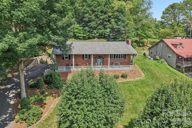 57 Chateau Place, Waynesville, NC 28786