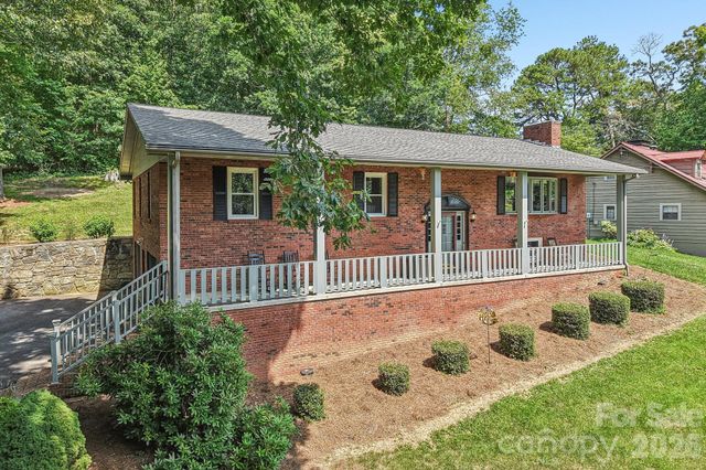 57 Chateau Place, Waynesville, NC 28786