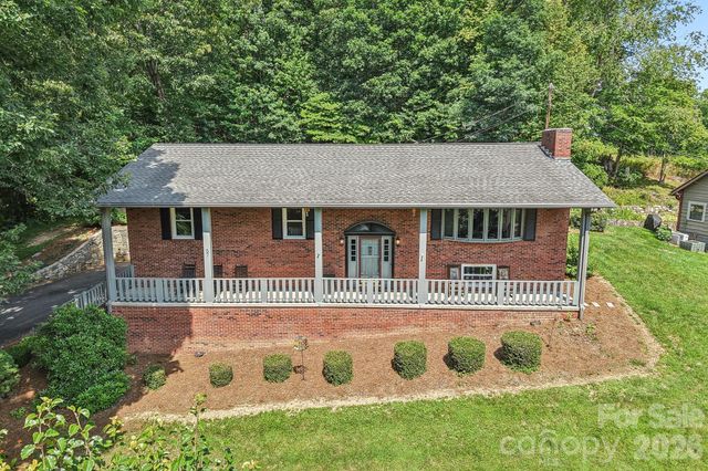 57 Chateau Place, Waynesville, NC 28786