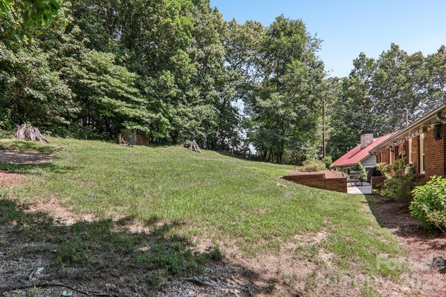 57 Chateau Place, Waynesville, NC 28786