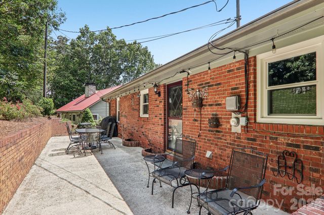 57 Chateau Place, Waynesville, NC 28786