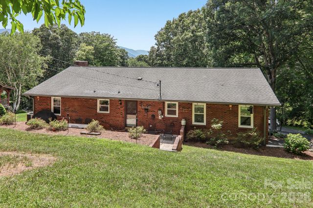 57 Chateau Place, Waynesville, NC 28786