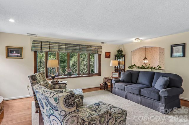 57 Chateau Place, Waynesville, NC 28786