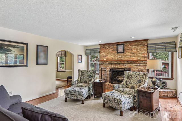 57 Chateau Place, Waynesville, NC 28786