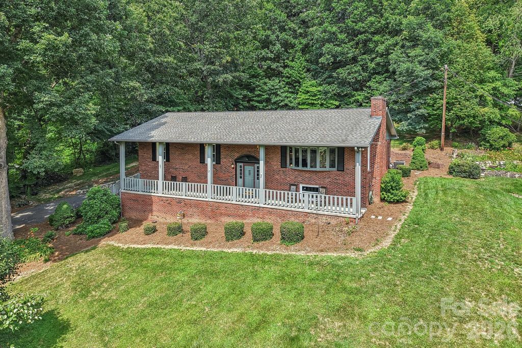 57 Chateau Place, Waynesville, NC 28786