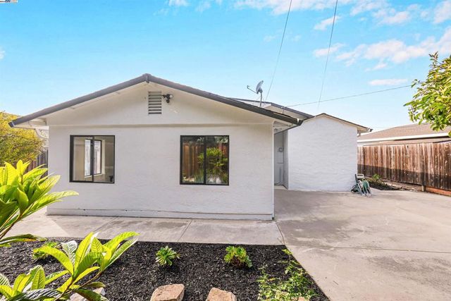 2126 Gross St, Milpitas, CA 95035