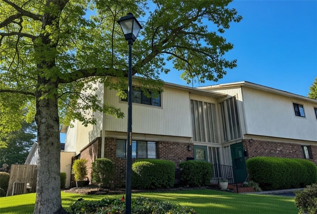 17 Briargate Place, Greenville, SC 29615