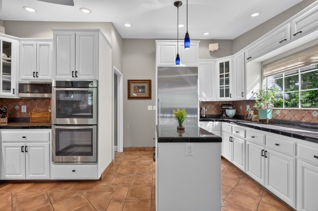 2664 Cable Rd, Camino, CA 95709