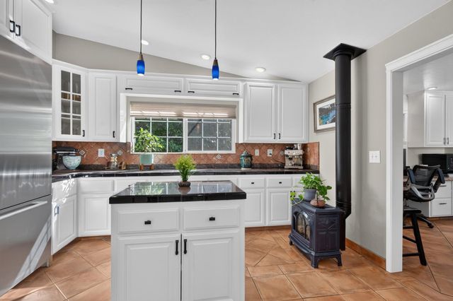 2664 Cable Rd, Camino, CA 95709