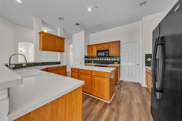 2202 Richmond Circle, Mansfield, TX 76063