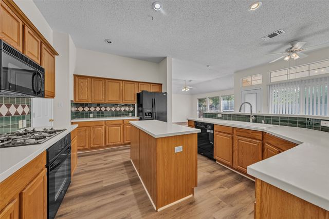 2202 Richmond Circle, Mansfield, TX 76063