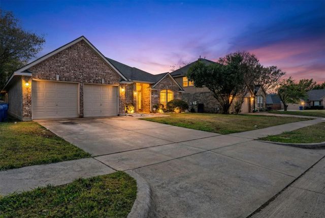 2202 Richmond Circle, Mansfield, TX 76063
