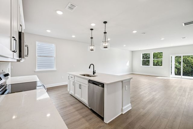 120 Dahlia Dr, La Vergne, TN 37086