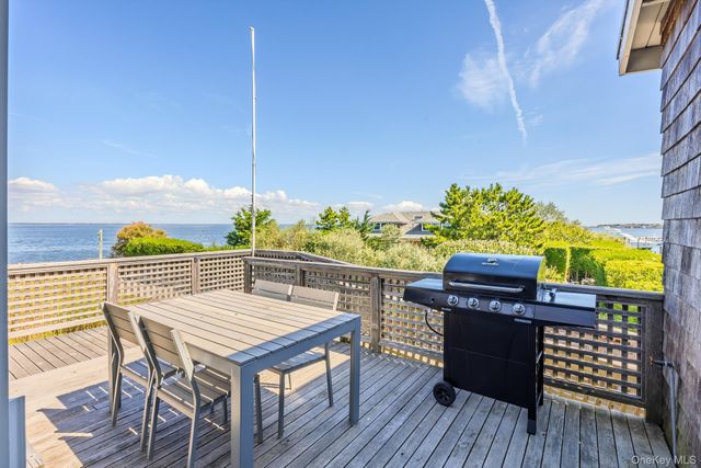 15 Dune Way, Seaview, NY 11770