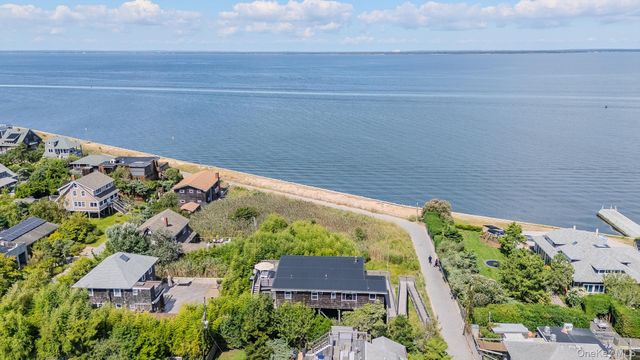 15 Dune Way, Seaview, NY 11770