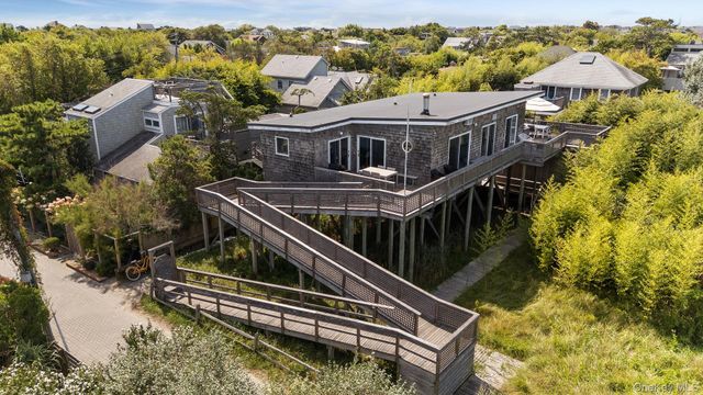 15 Dune Way, Seaview, NY 11770
